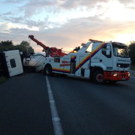 un camion intervient sur un accident